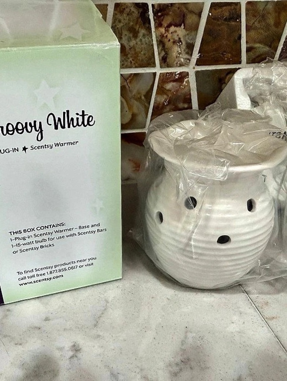 Scentsy Groovy White Plug-In Wax Warmer in White